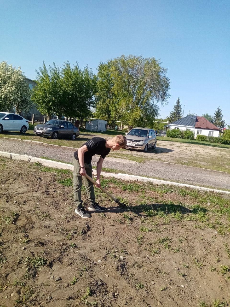 Субботник в  &amp;quot;Сквере памяти, павших в локальных войнах&amp;quot;..