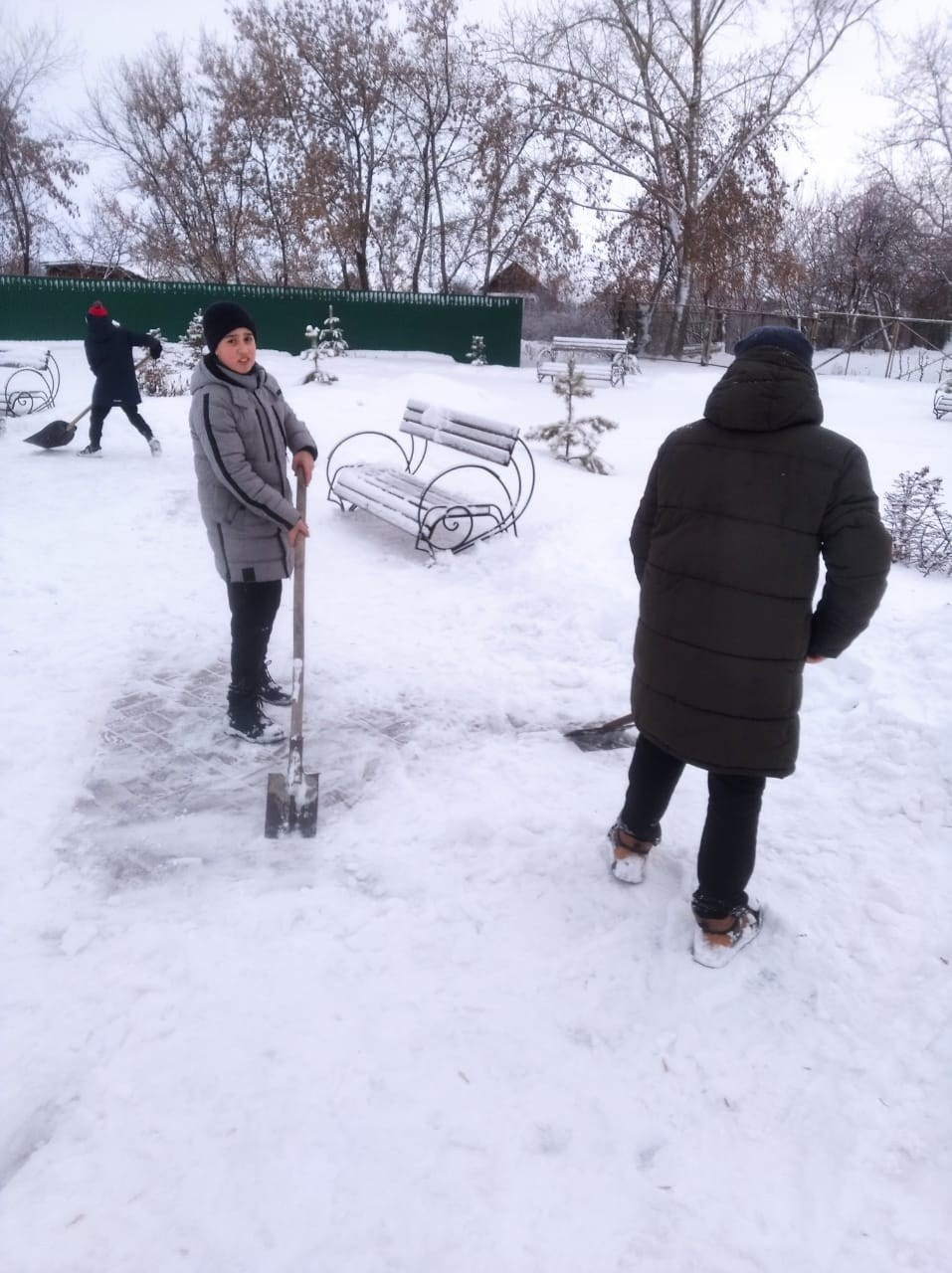 Землю красит солнце, а человека — труд!.